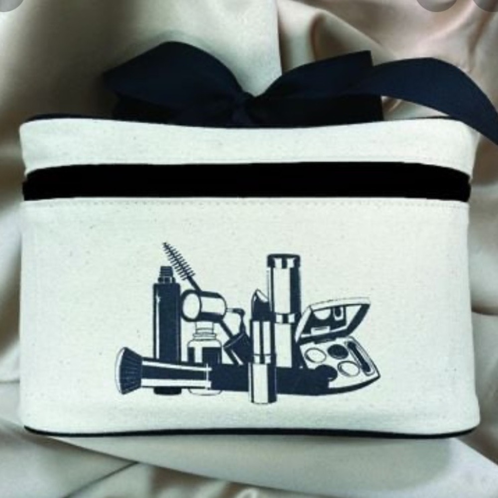 Hallmart Collectibles Cosmetics Makeup Train Case